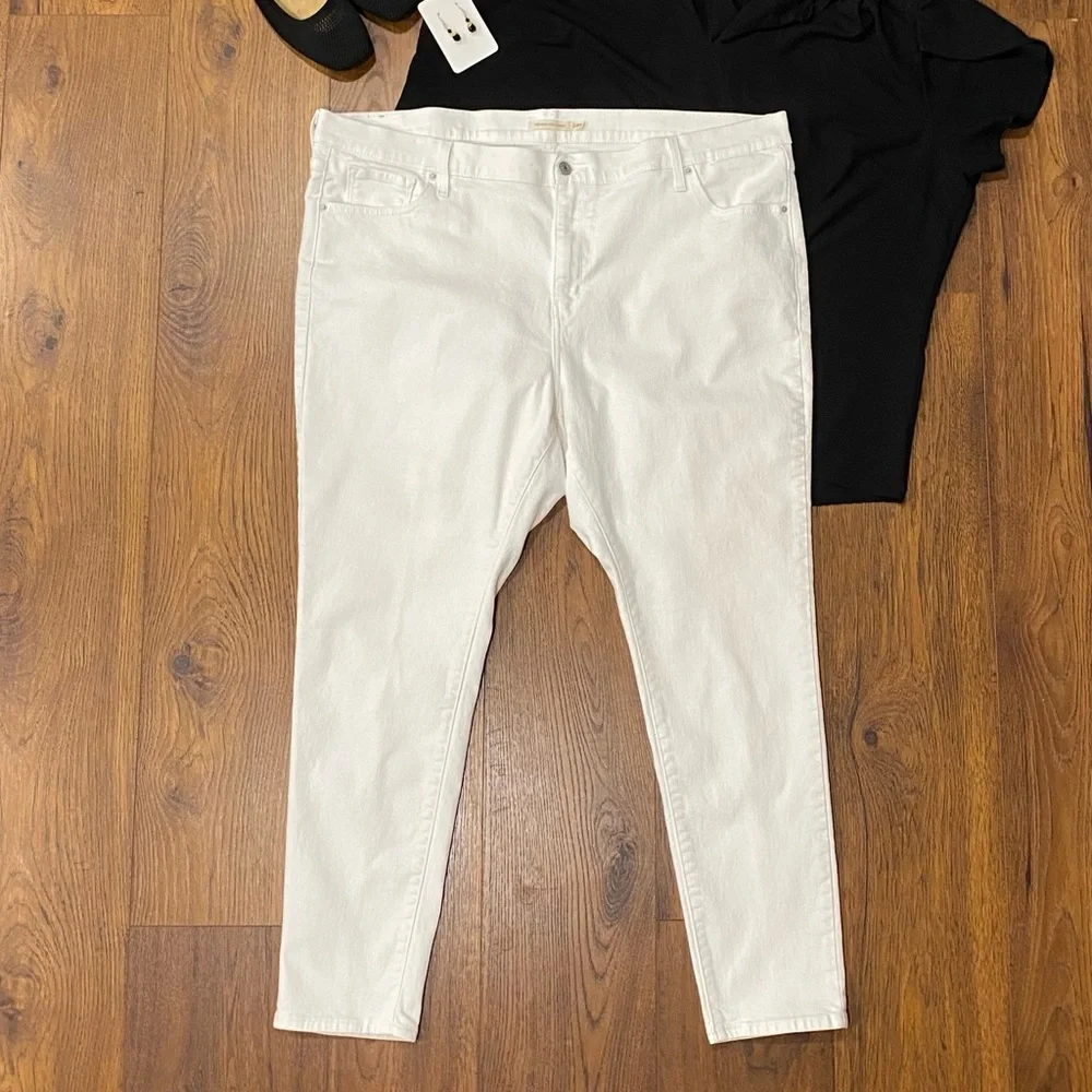 Levi's Women’s 721 Crisp White High Rise Skinny Jeans Size 24W - Picture 3 of 15